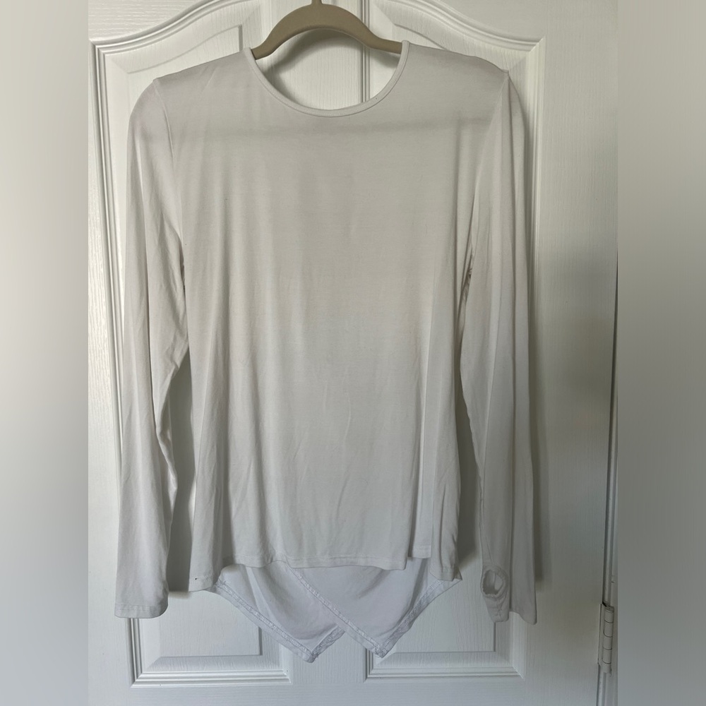 Adorable white long sleeve top!